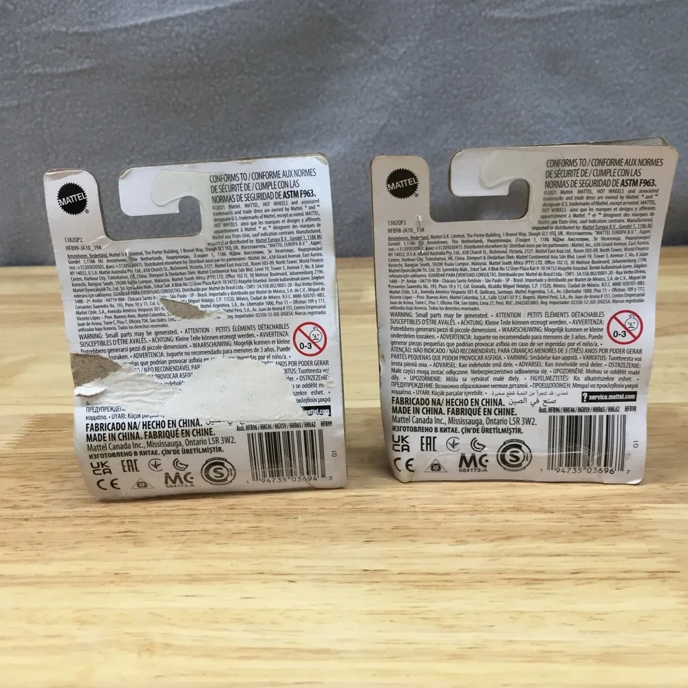 Hot Wheels Monster Trucks Roger Dodger &‎ Lava Shark Diecast 2 Pack